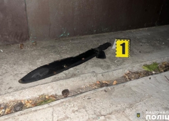 В Очакові чоловік дарив ножем у шию нового обранця своєї колишньої дружини