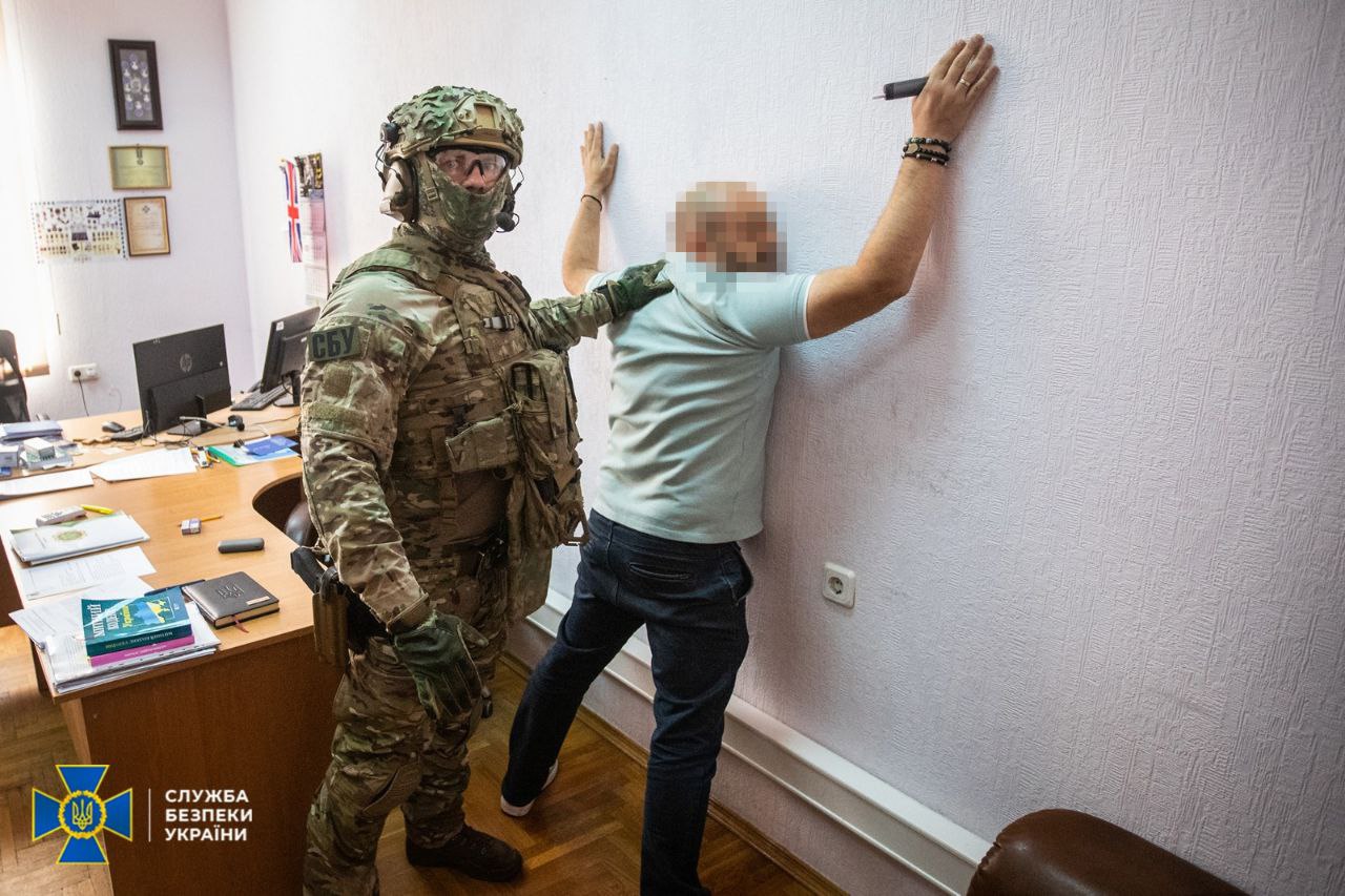 СБУ затримала керівників Департаменту Держмитслужби, які «обклали даниною» регіональні митниці (ФОТО)