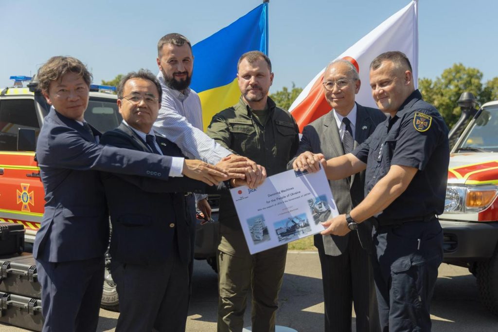 Японія передала Україні ще дві машини механізованого розмінування (ФОТО) 2