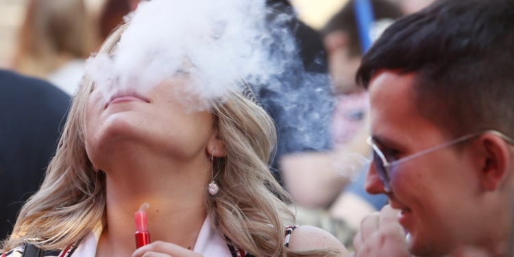 З 11 липня в Україні заборонений продаж сигарет та електронних сигарет із ароматизаторами