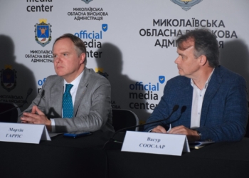 Посол Британії у Миколаєві: «Ми чули голос миколаївців, ми знали, що миколаївці чинили опір росії, і сьогодні ми поруч з миколаївцями» (ВІДЕО)