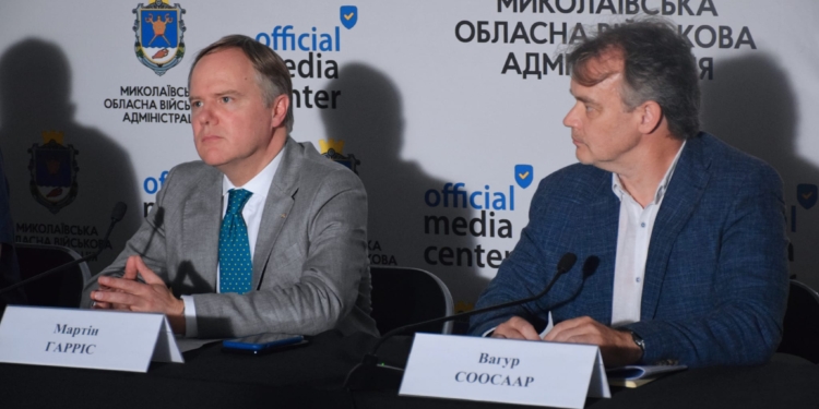 Посол Британії у Миколаєві: «Ми чули голос миколаївців, ми знали, що миколаївці чинили опір росії, і сьогодні ми поруч з миколаївцями» (ВІДЕО)