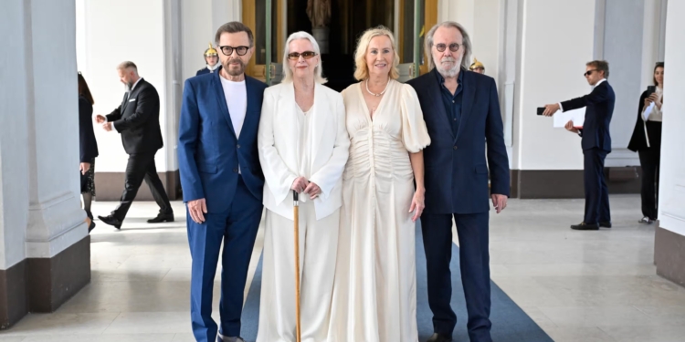 Учасників групи АВВА посвятили в лицарі