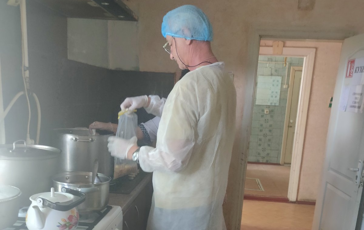 Заклад у Миколаєві, де отруїлись 16 дорослих, перевіряють