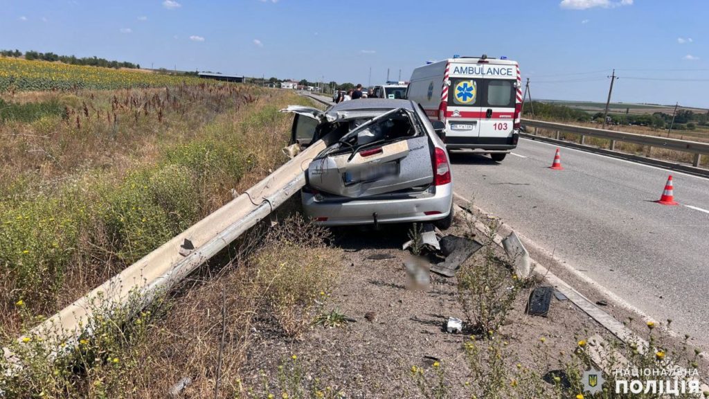 На Миколаївщині в ДТП загинув водій та травмувалась пасажирка (ФОТО) 2