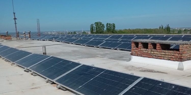 В рамках проєкту ЄК Україна отримала понад 5,8 тисячі сонячних панелей для лікарень 5 областей