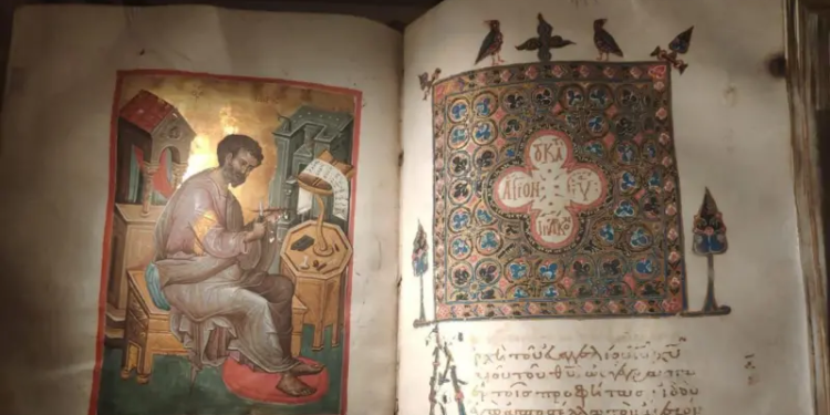 На Афоні знайшли рідкісні українські стародруки. Звідки вони там і про що (ФОТО)