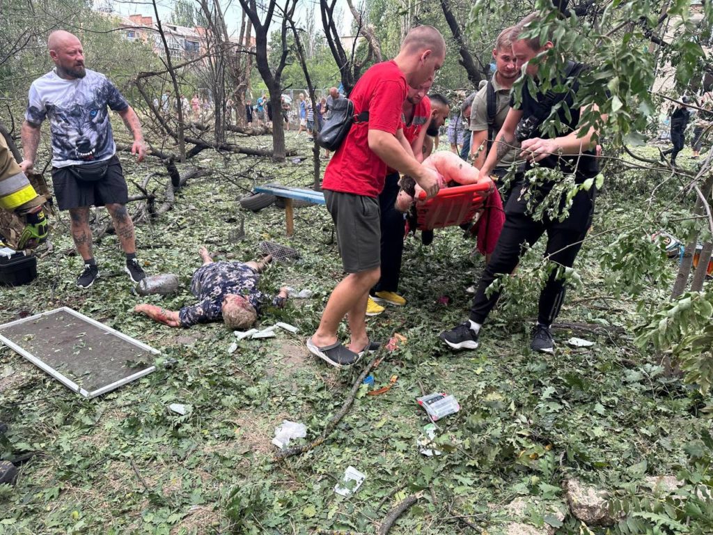 Зеленський відреагував на ракетний удар по Миколаєву (ФОТО 18+) 6