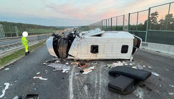 У Польщі автобус з українців врізався в машину дорожньої служби – 9 постраждалих (ФОТО)