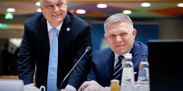 Орбан і Фіцо панікують через зупинку Україною транзиту російської нафти – ЗМІ