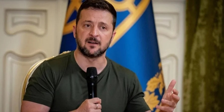 Якщо війна буде затягуватись: Зеленський допустив проведення виборів в України