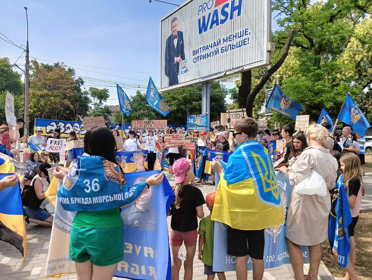 У Миколаєві відбулася чергова мирна акція-нагадування про полонених військовослужбовців (ФОТО)