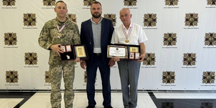 День медпрацівника: хто з представників Миколаївщини відзначений Президентом, а хто отримав «Медичний Оскар» (ФОТО)