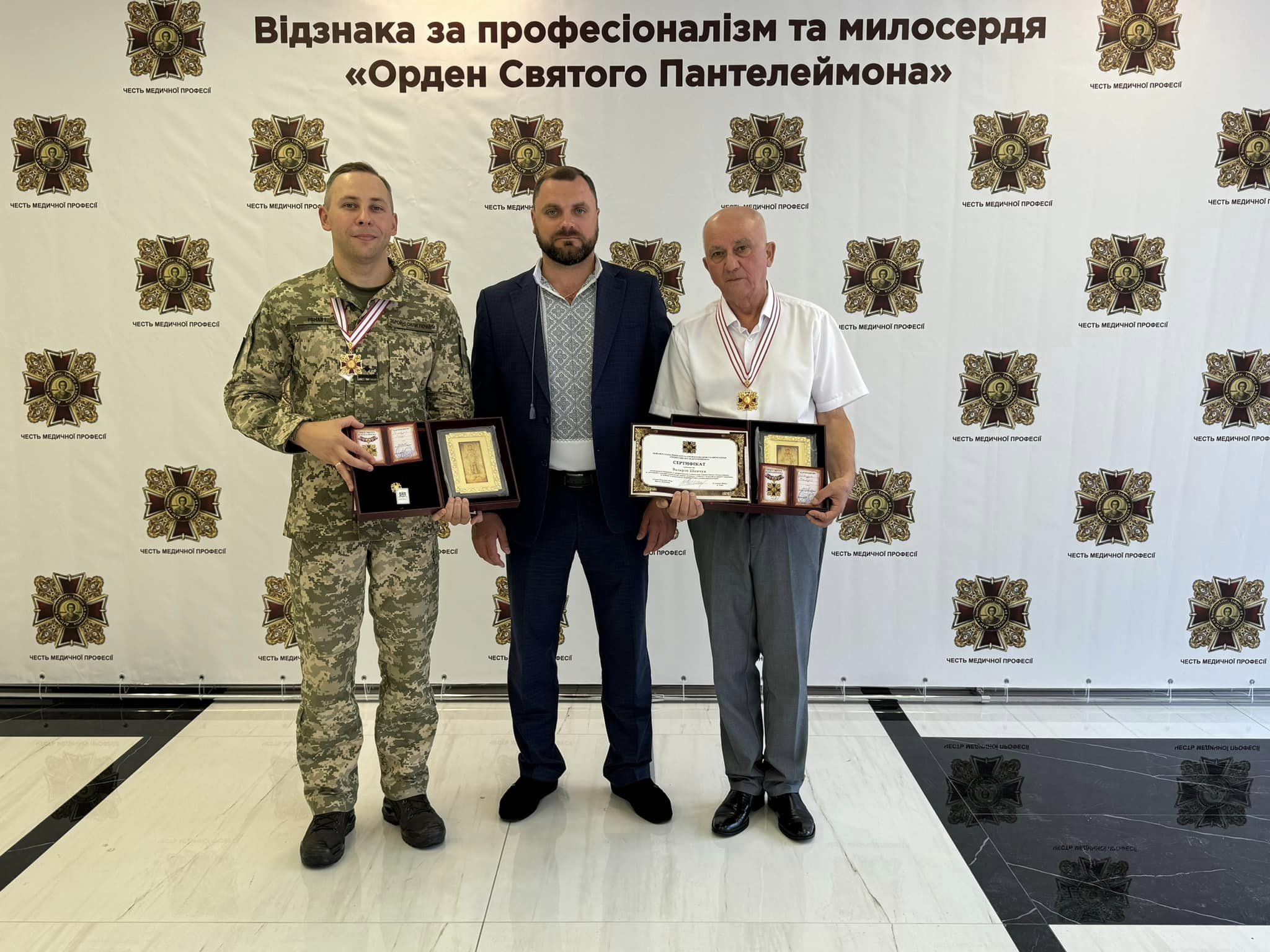 День медпрацівника: хто з представників Миколаївщини відзначений Президентом, а хто отримав «Медичний Оскар» (ФОТО)