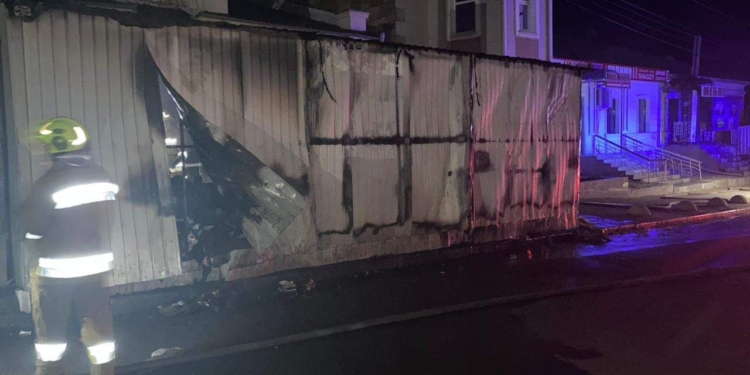 У Миколаєві жінка помстилася роботодавцю – підпалила кіоск (ФОТО)