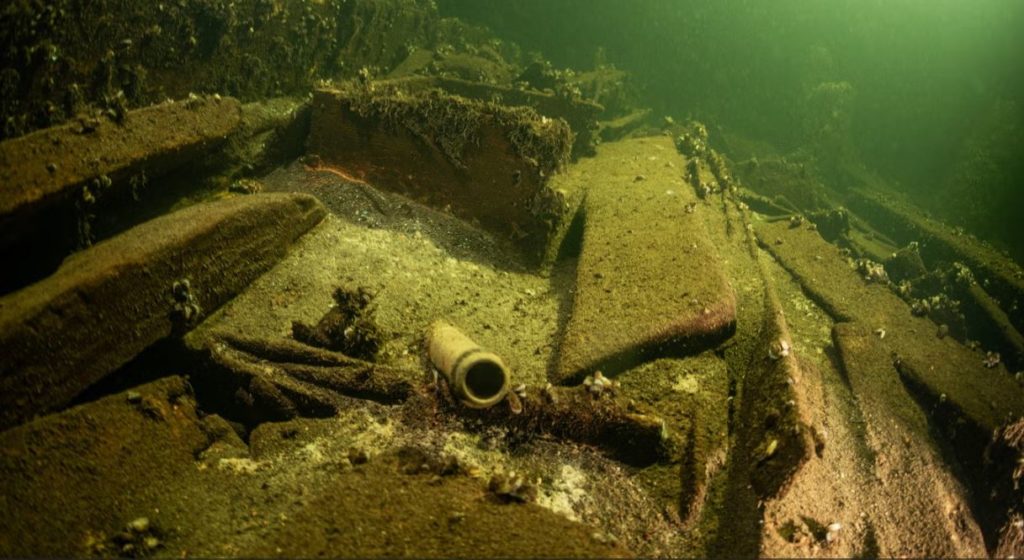 Польські дайвери на дні Балтійського моря знайшли човен з вином - і в захваті від нього (ФОТО) 2