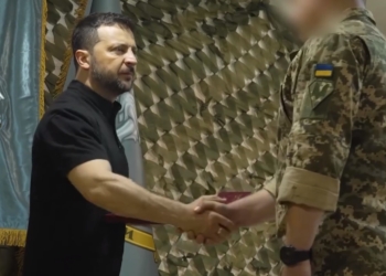 Зеленський поблизу Вовчанська вручив нагороди воїнам Сил спеціальних операцій (ВІДЕО)