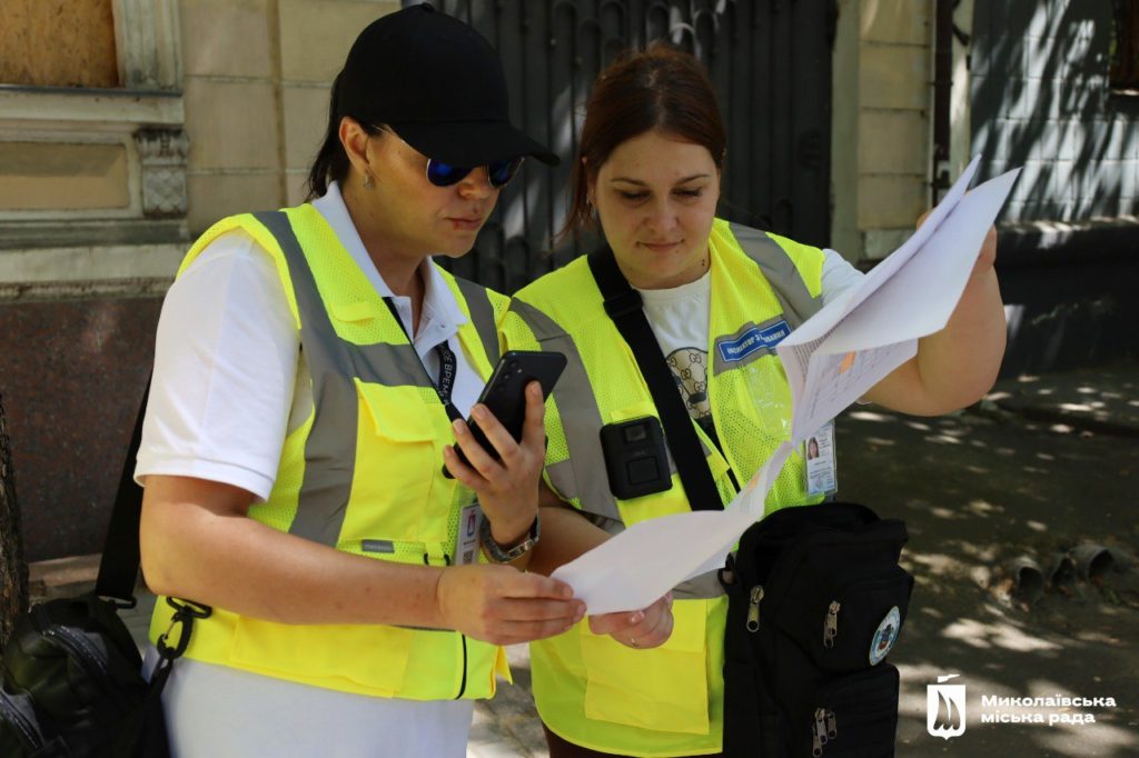 У Миколаєві почали працювати інспектори з паркування: скільки виписали штрафів за перший день (ФОТО) 2