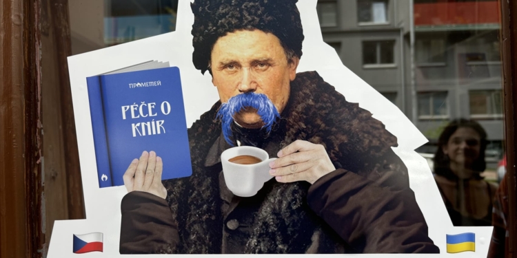 «Російською нічого не пропонуємо». «Вуса Шевченка» – перший у Чехії магазин української книги