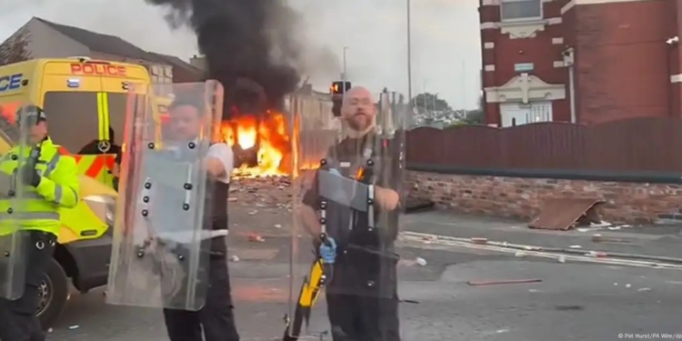 У Британії під час заворушень, влаштованих правими екстремістами, вже поранено 39 поліцейських