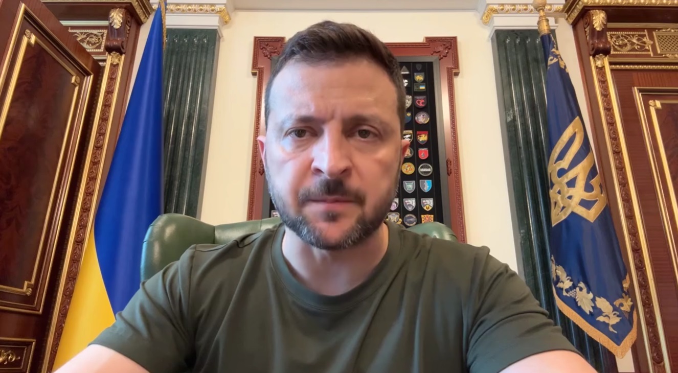 Російський терор можна зупинити тільки більшою кількістю систем ППО, тільки більш далекобійними ударами по їх авіабазам – звернення Зеленського (ВІДЕО)