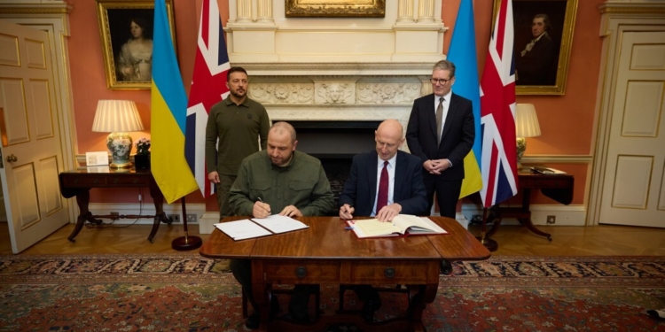 Україна і Британія підписали оборонну Угоду