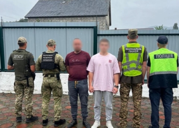 На кордоні затримали псевдоволонтерів – обкрадали хворих дітей. Один ще й ждун (ФОТО, ВІДЕО)