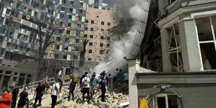 У Києві 5 загиблих, 19 постраждалих, Зеленський відреагував (ФОТО)