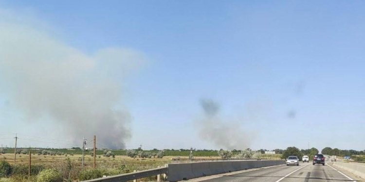 В Мелітополі приліт по аеродрому, чути вибухи