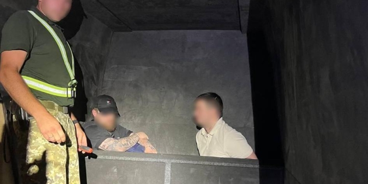 На кордоні затримали жадібного контрабандиста. Що віз (ФОТО, ВІДЕО)