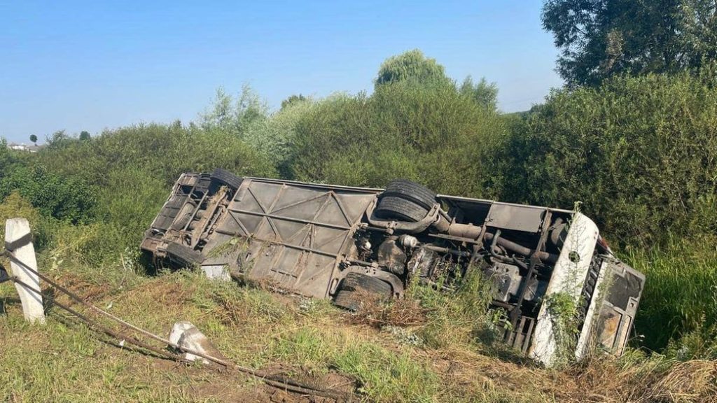 На Тернопільщині перекинувся автобус з прочанами - постраждали 19 людей (ФОТО) 4