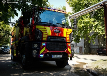 Під час пожежі в миколаївській п’ятиповерхівці рятувальники евакуювали трьох мешканців (ФОТО)