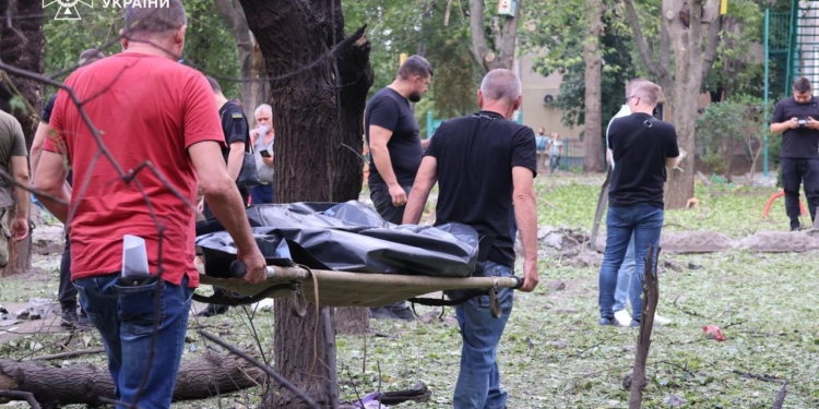 Три будинки, дитячий майданчик і дитячий садок: подробиці щодо наслідків ракетного удару по Миколаєву від рятувальників (ФОТО)