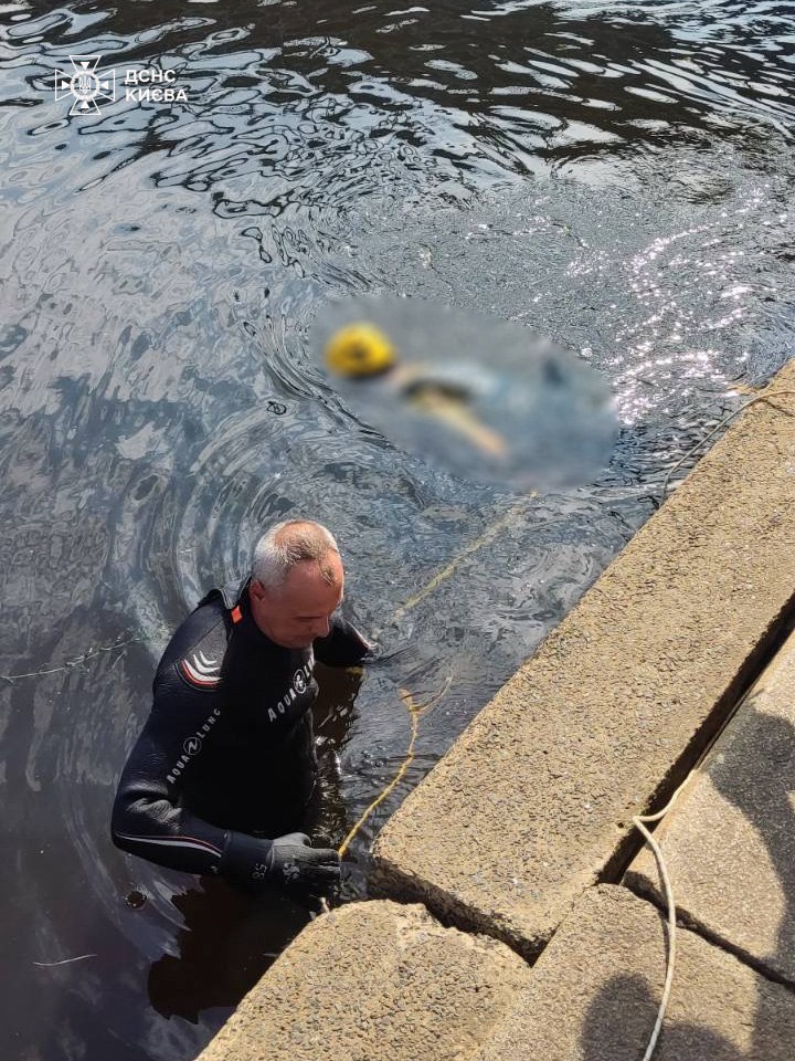 Тіло хлопця, який вчора впав у воду з атракціону у Києві, знайшли (ФОТО) 3