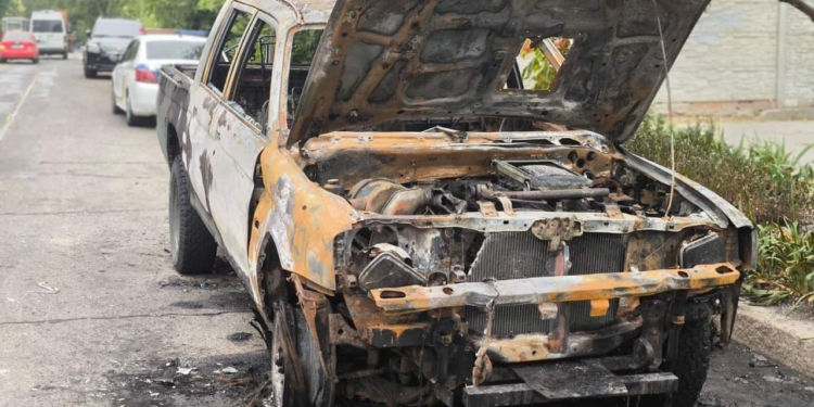 У Миколаєві поліцейські встановлюють осіб, причетних до підпалу авто (ФОТО)