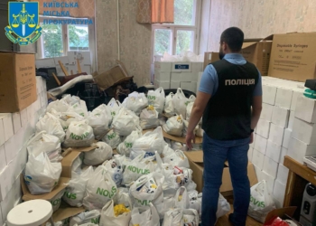 Голова райорганізації Червоного Хреста привласнила гуманітарки на 3,6 млн.грн. Що знайшли під час обшуку (ФОТО)