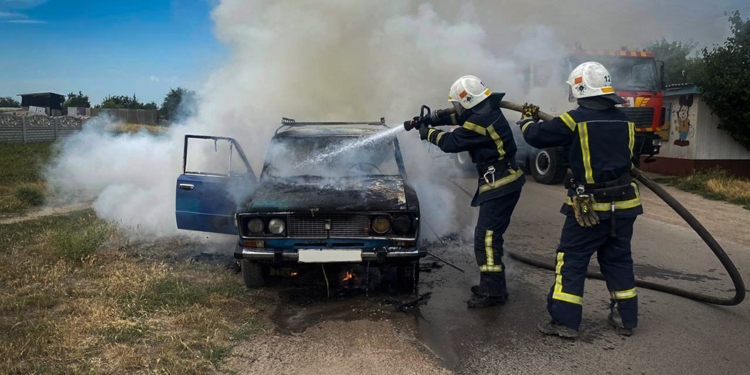 На Миколаївщині горіли авто і склад з зерном (ФОТО)
