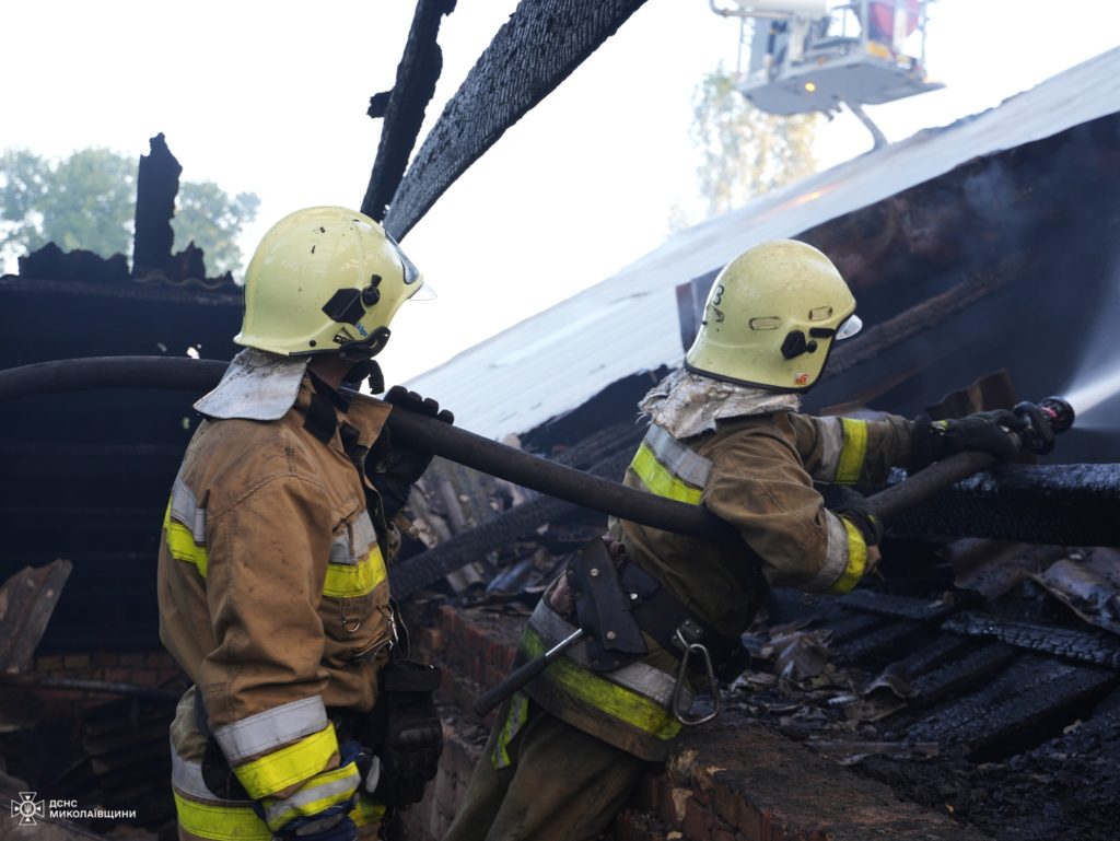 Вночі в Заводському районі Миколаєва рятувальники гасили пожежу на об’єкті (ФОТО) 4