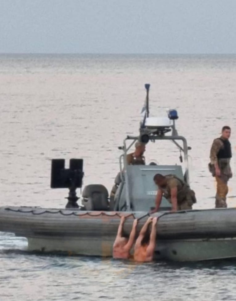 В Одесі знову людей віднесло у море, і знову рятували військові (ФОТО) 3