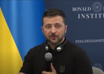 Зеленський про F-16: “Ми чекаємо їх, як моя мама чекала мене зі школи, а я постійно знаходив причини прийти пізніше” (ВІДЕО)