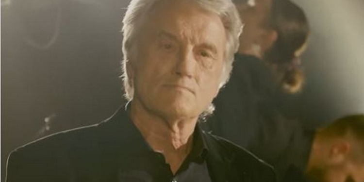 Віктор Ющенко теж зіграв на роялі – руками, задля ЗСУ (ВІДЕО)