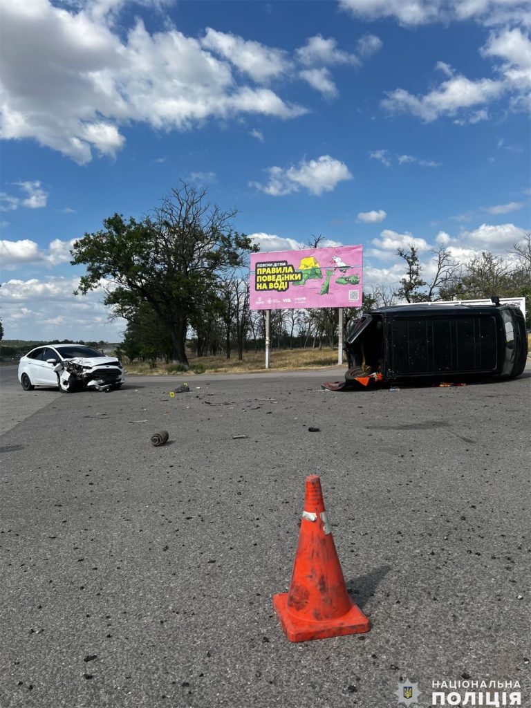 В ДТП на Миколаївщині травмувалося 9 людей, з них 5 дітей. Поліція шукає свідків (ФОТО) 6