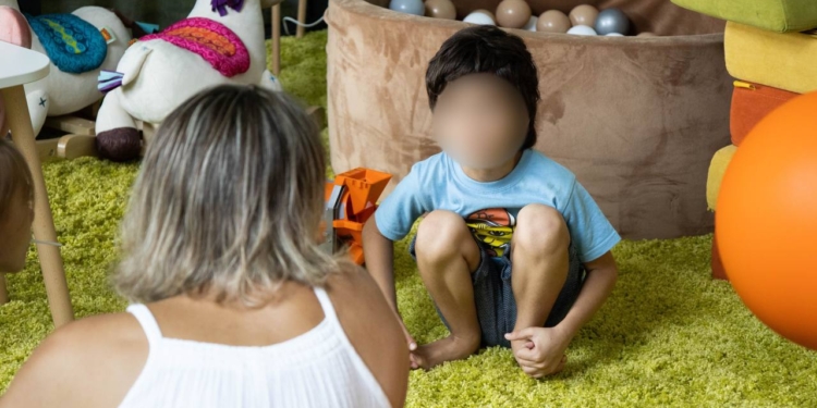 Ще 12 дітей вдалося повернути на Батьківщину (ФОТО)