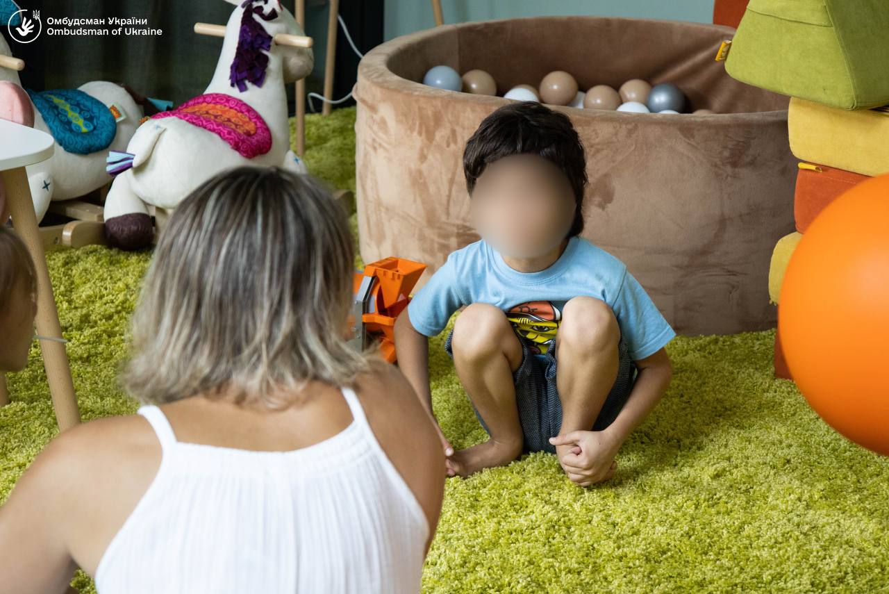 Ще 12 дітей вдалося повернути на Батьківщину (ФОТО)