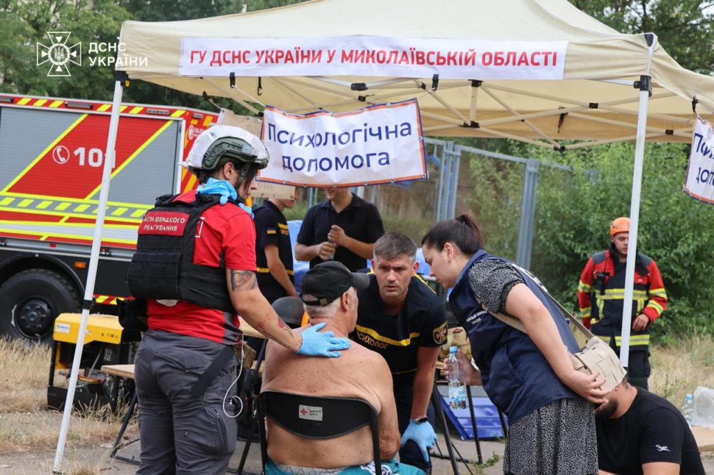 Три будинки, дитячий майданчик і дитячий садок: подробиці щодо наслідків ракетного удару по Миколаєву від рятувальників (ФОТО) 6