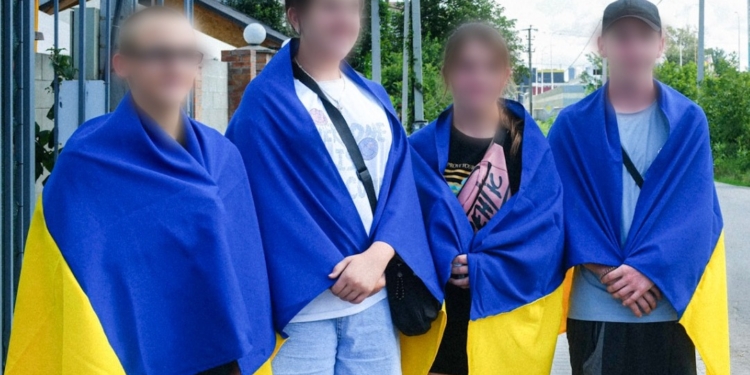 Ще 7 українських дітей повернулися додому (ФОТО)