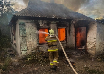 На Миколаївщині горіли будинки і машини (ФОТО)