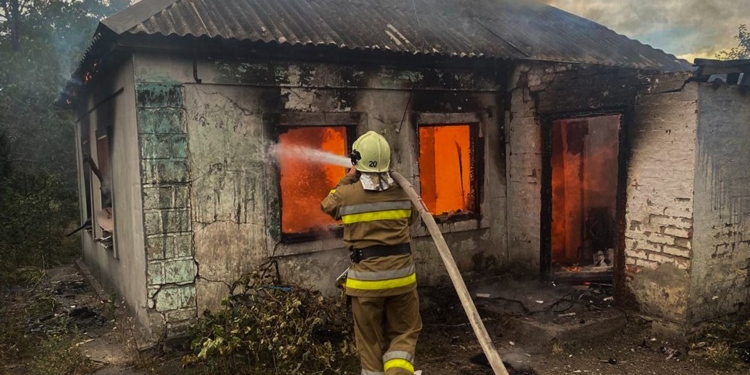 На Миколаївщині горіли будинки і машини (ФОТО)