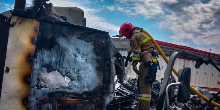 На Миколаївщині загорілася вантажівка з зерном (ФОТО)