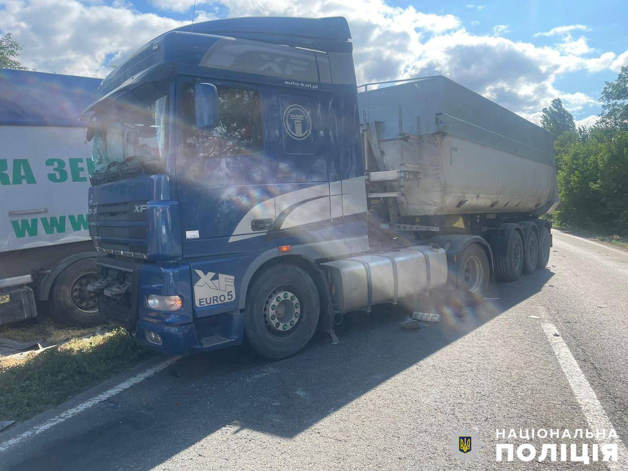 На трасі Миколаїв-Одеса – масштабна ДТП, загинув водій, рух обмежено (ФОТО)